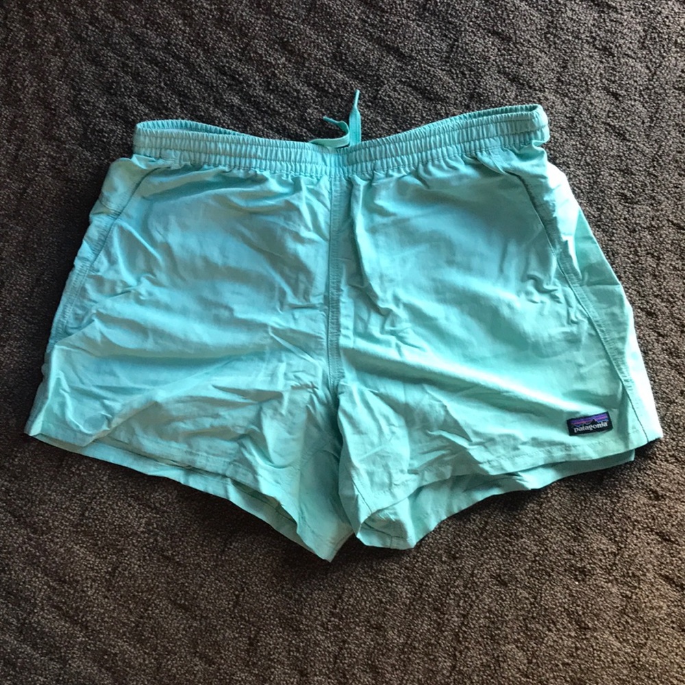 Size medium woman’s Patagonia baggies 5”
